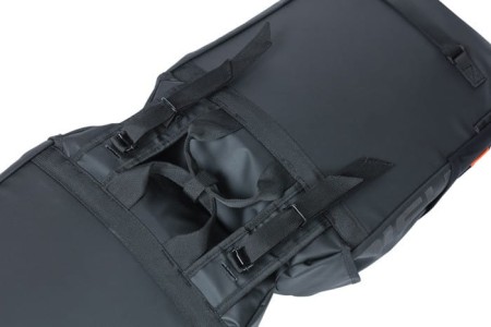 Sakwa miejska podwójna BASIL MILES TARPAULIN DOUBLE PANNIER BAG 34L, Universal Bridge System, 100% wodoodporna black orange (NEW 2024) - rove.pl