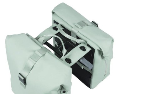 Sakwa podwójna BASIL SOHO DOUBLE PANNIER BAG NORDLICHT MIK, MIK System (ready to go) 41L 100% wodoodporna pastel green oświetlenie Nordlicht Technology (NEW 2024) - rove.pl