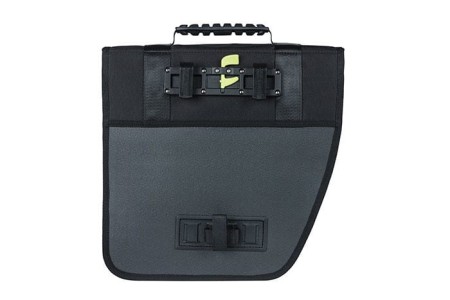 Sakwa miejska pojedyncza BASIL TOUR WATERPROOF SINGLE PANNIER BAG LEFT 14L,  Hook On System, wodoodporna left black (NEW 2024) - rove.pl