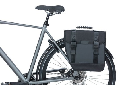 Sakwa miejska pojedyncza BASIL TOUR WATERPROOF SINGLE PANNIER BAG RIGHT 14L,  Hook On System, wodoodporna right black (NEW 2024)