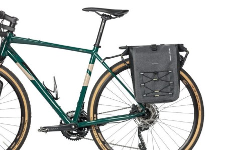 Sakwa pojedyncza BASIL NAVIGATOR STORM SINGLE PANNIER BAG M 12-15 L, Hook On System, wodoodporna, grey black (NEW 2024) - rove.pl