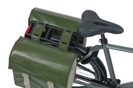 Sakwa miejska podwójna BASIL URBAN LOAD DOUBLE PANNIER BAG 48-53L, Universal Bridge System, 100% wodoodporna, moss green/sand (NEW 2024) - rove.pl