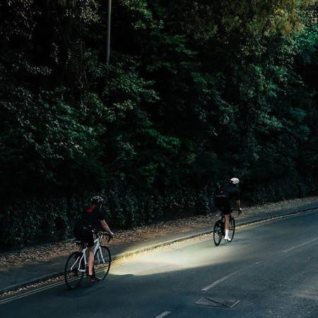 Lampka przednia MAGICSHINE EVO 1700 BLACK, 1700 lumenów, Czarna, Z Uchwytem - rove.pl