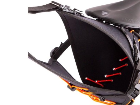 Torba podsiodłowa Restrap Saddle Bag, 14L, czarny/pomarańczowy - rove.pl