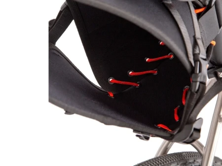 Torba podsiodłowa Restrap Saddle Bag, 8L, czarny/pomarańczowy - rove.pl