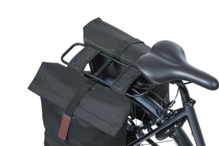 Sakwa miejska podwójna BASIL CITY DOUBLE PANNIER BAG 28-32L, Universal Bridge System, wodoodporna black - rove.pl