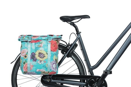 Sakwa podwójna na bagażnik BASIL BLOOM FIELD DOUBLE PANNIER BAG 28-35L, Universal Bridge System, sky blue - rove.pl
