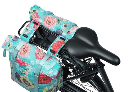 Sakwa podwójna na bagażnik BASIL BLOOM FIELD DOUBLE PANNIER BAG 28-35L, Universal Bridge System, sky blue - rove.pl