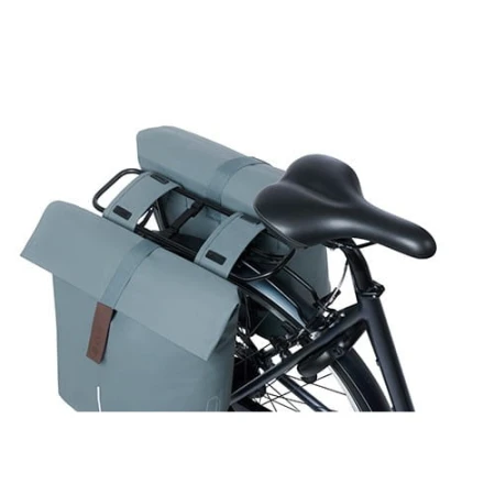 Sakwa miejska podwójna BASIL CITY DOUBLE PANNIER BAG 28-32L, Universal Bridge System, graphite blue - rove.pl