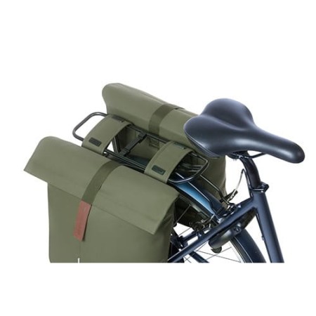 Sakwa miejska podwójna BASIL CITY DOUBLE PANNIER BAG 28-32L, Universal Bridge System, moss green - rove.pl