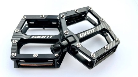pedaly-platformowe-giant-mtb-core-b-iext128431566.jpg