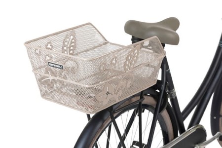 Kosz na bagażnik  BASIL CENTO FLOWER REAR BASKET, Stalowy, Nude Metallic (NEW 2025) - rove.pl