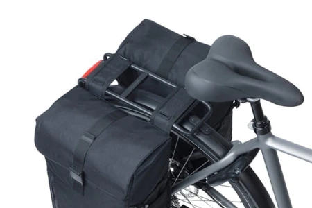 Sakwy BASIL MOVE DOUBLE BICYCLE BAG, UNIVERSAL BRIDGE, 30L, Wodoodporna, Brown (NEW 2025)