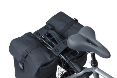 Sakwy BASIL MOVE DOUBLE BICYCLE BAG, MIK z adapterem do mocowania, 30L, Wodoodporna, Black (NEW 2025) - rove.pl