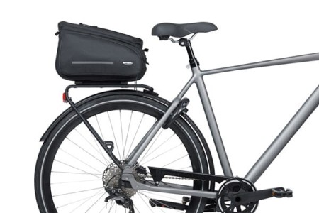 Torba na bagażnik BASIL MOV TRUNK BAG, MIK z adapterem do mocowania, 10-26L, Wodoodporna, Black (NEW 2025) - rove.pl