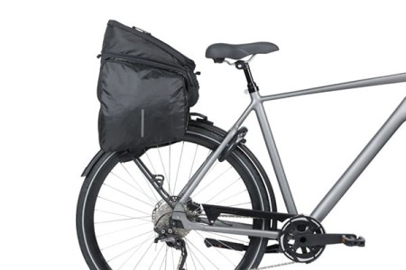 Torba na bagażnik BASIL MOV TRUNK BAG, MIK z adapterem do mocowania, 10-26L, Wodoodporna, Black (NEW 2025) - rove.pl