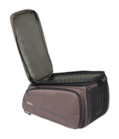 Torba na bagażnik BASIL MOV TRUNK BAG, MIK z adapterem do mocowania, 10-26L, Wodoodporna, Brown (NEW 2025) - rove.pl