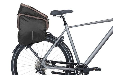 Torba na bagażnik BASIL MOV TRUNK BAG, MIK z adapterem do mocowania, 10-26L, Wodoodporna, Brown (NEW 2025) - rove.pl