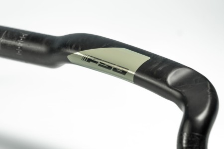 Kierownica FSA K-Force AGX Loop UD Carbon 420mm (szer. na klamkach)