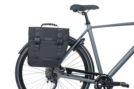 Sakwa miejska pojedyncza BASIL TOUR SINGLE PANNIER BAG RIGHT 14L,  Hook On System, wodoodporna right black (NEW) - rove.pl