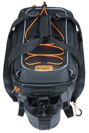 Torba na bagażnik BASIL MILES TARPAULIN TRUNKBAG XL PRO 9-36L, 100% wodoodporna black orange (bez płytki mocującej).webp