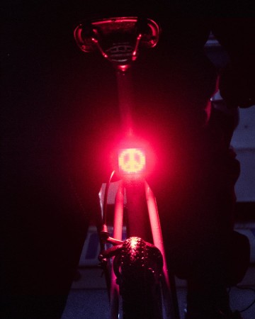 Lampa Knog Blinder Peace tył - rove.pl