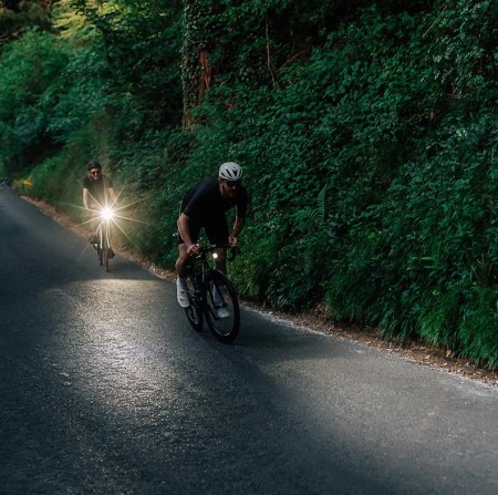 Lampka przednia MAGICSHINE EVO 1700 SD, 1700 lumenów, Komnpatybilna z Shimano Di2, Czarna, Z Uchwytem - rove.pl