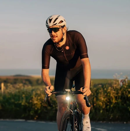 Lampka przednia MAGICSHINE EVO 1700 SD, 1700 lumenów, Komnpatybilna z Shimano Di2, Czarna, Z Uchwytem - rove.pl