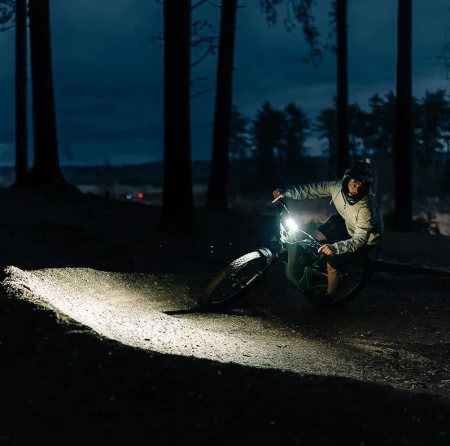 Lampka przednia MAGICSHINE MONTEER 12000, 12000 lumenów.webp