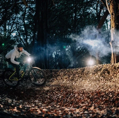 Lampka przednia MAGICSHINE MONTEER 12000, 12000 lumenów.webp