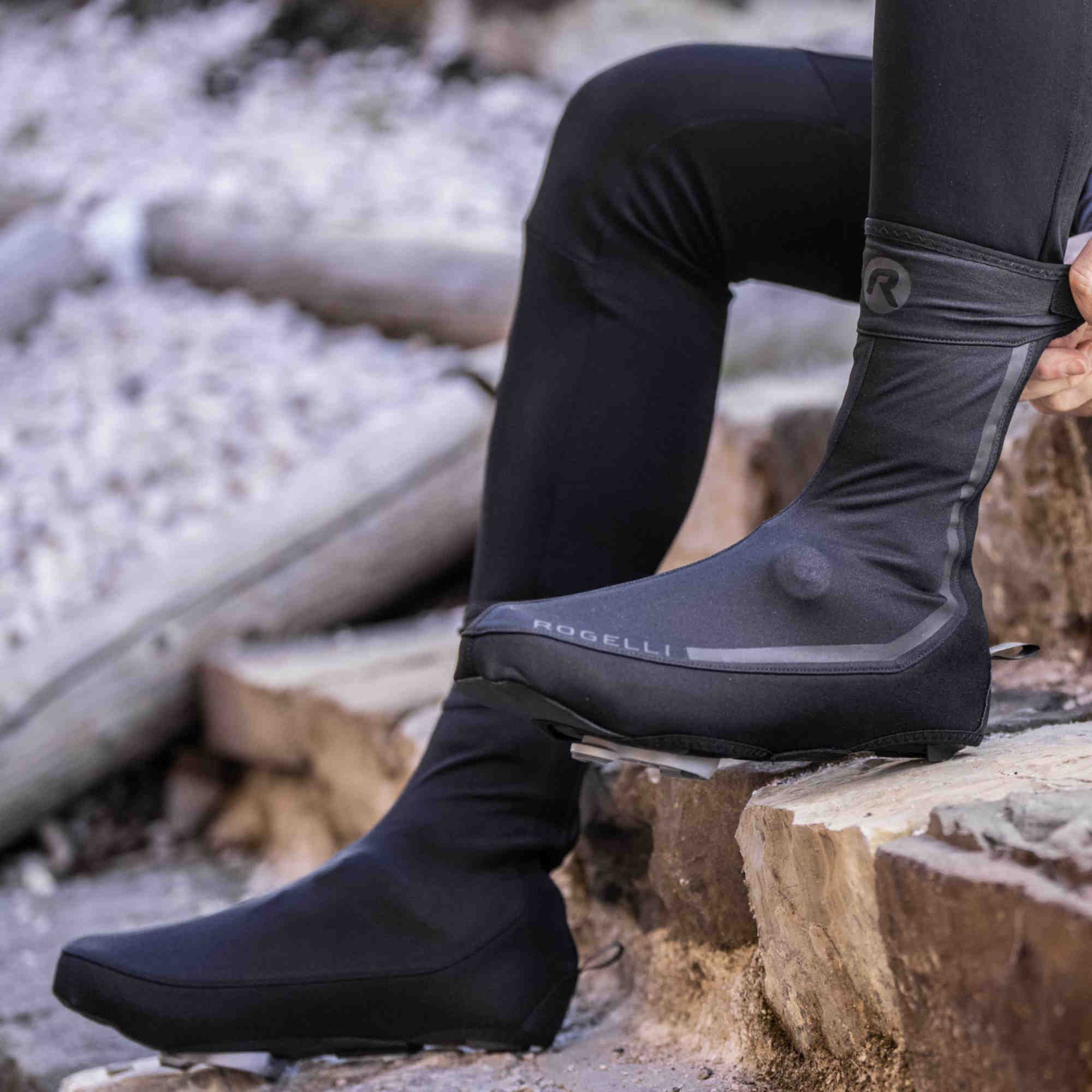 Rogelli pokrowce na buty 42-43 ESSENTIAL L czarne - rove.pl