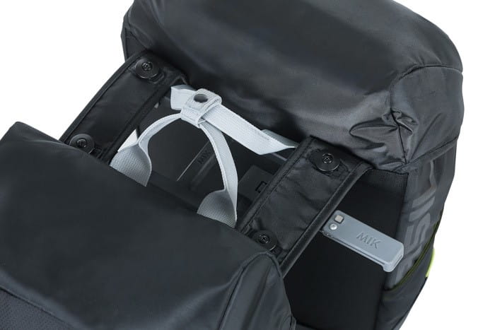 Sakwa turystyczna podwójna BASIL MILES DOUBLE PANNIER BAG 32L MIK System (ready to go), 100% wodoodporna black lime (NEW 2024) - rove.pl